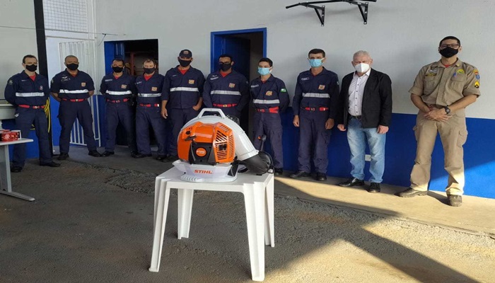 Guaraniaçu - Prefeito faz entrega de equipamento aos Bombeiros da Defesa Civil de Guaraniaçu 