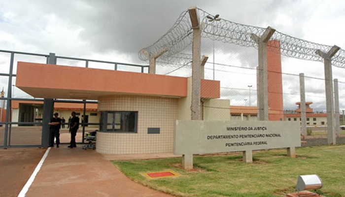 Catanduvas - Avião da PRF realiza transferência de detentos da Penitenciária Federal em Catanduvas, no aeroporto de Cascavel