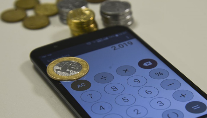 Juros do cheque especial e crédito não consignado caem em julho