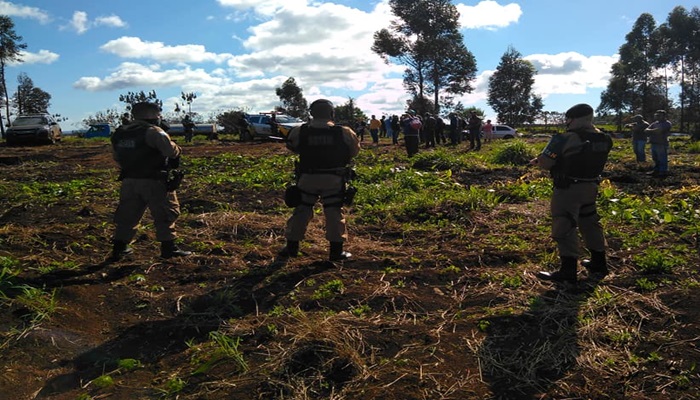 Quedas - Rotam, Choque e Serviço Reservado cumprem Mandado de Reintegração de Posse na área pertencente a IBERSUL 