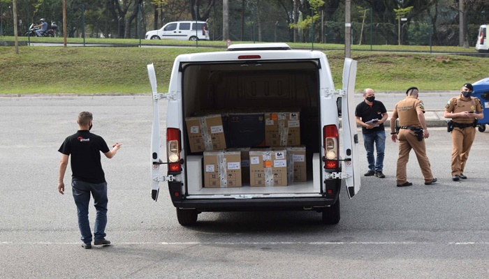 Com 303 mil novas vacinas, Estado retoma aplicação com 1ª dose; distribuição começa nesta terça