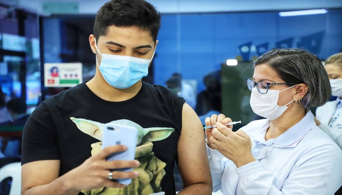 8 milhões de paranaenses iniciaram a imunização contra a Covid-19, 92% da população adulta