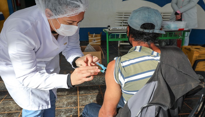 Laranjeiras - Primeira dose: Saúde faz repescagem da vacina contra a covid-19 para pessoas acima de 18 anos