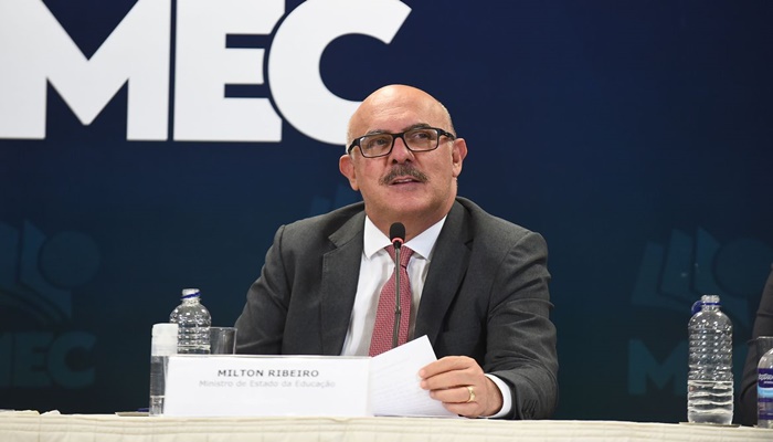 MEC lança programa para incentivar participação de famílias em escolas