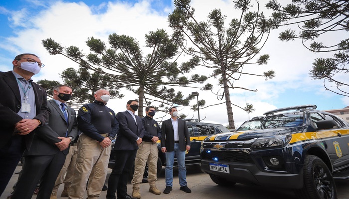 Governador entrega 30 novas viaturas para melhorar a fiscalização das rodovias