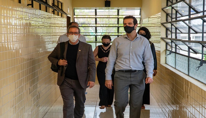 Secretário Nacional de Educação Básica destaca programas pedagógicos do Paraná