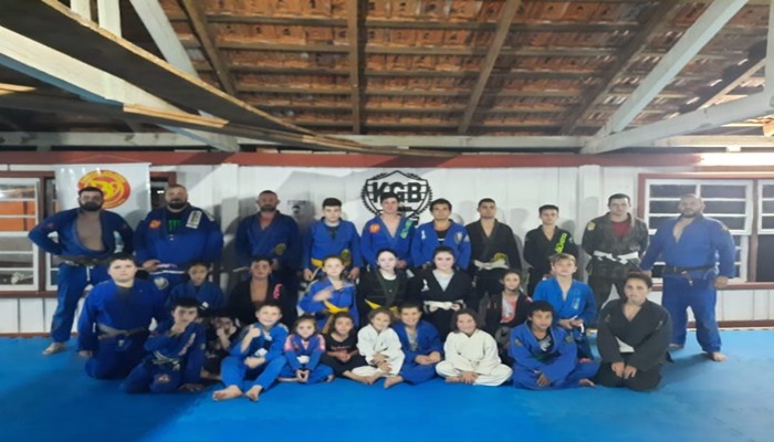 Laranjeiras - Equipe Barbosa B9 de Jiu Jitsu trouxe várias medalhas em evento Circuito Red Lions em Cascavel