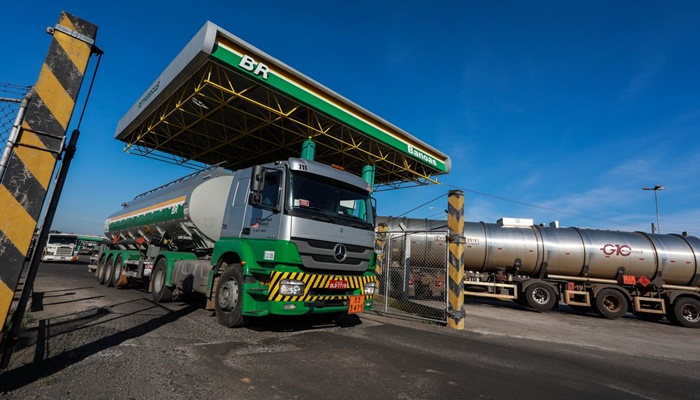 Petrobras anuncia novo aumento da gasolina e do diesel 