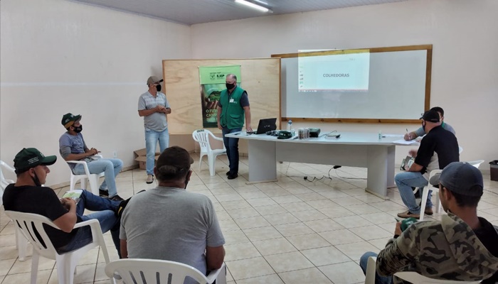 Rio Bonito – Secretaria de Agropecuária está promovendo o curso de regulagem de colheitadeira