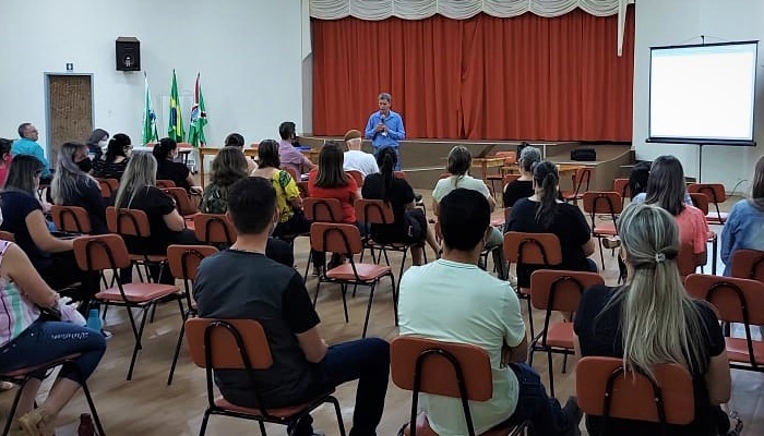 Catanduvas – Governo realiza reunião com professores da rede municipal para falar sobre o novo plano de carreira do magistério