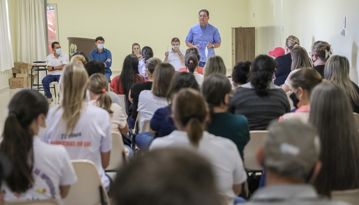 Laranjeiras – Secretaria de Saúde entrega tablets para agentes comunitários de saúde e de endemias