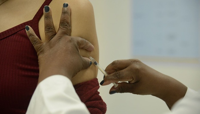 90% dos adultos brasileiros já tomaram a 1ª dose da vacina contra a Covid-19