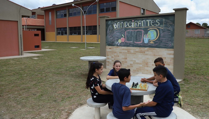 Para melhorar aprendizagem, Estado propõe gratificação para diretores e auxiliares