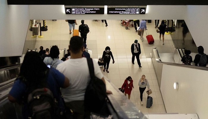 Governo anuncia quarentena de cinco dias para viajantes não vacinados