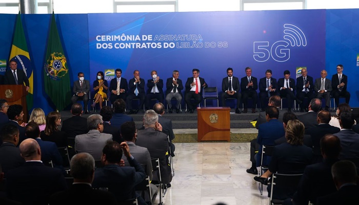 Governo e empresários assinam termo de concessão do 5G