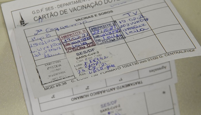 O ministro da Saúde, Marcelo Queiroga, disse nesta terça-feira (7) que a decisão sobre a exigência do passaporte da vacina para a entrada de turistas no Brasil será interministerial.