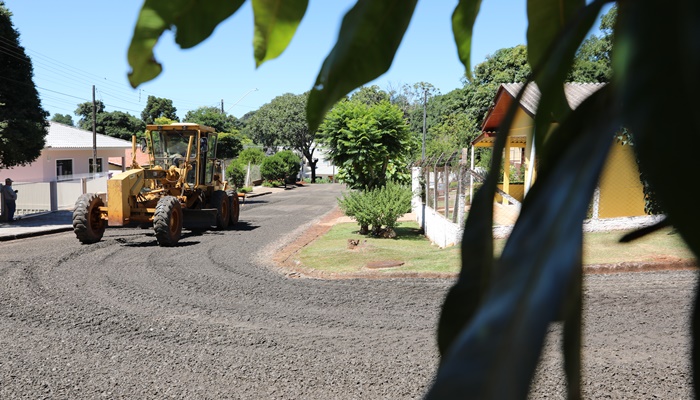 Laranjeiras - O asfalto continua chegando em mais bairros do municipio