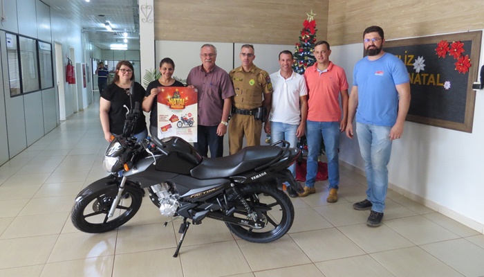 Rio Bonito - ACERBI recebe moto doada pela prefeitura para a promoção do Natal Premiado