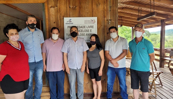 Pinhão – Propriedade Rural Recebe Certificado de Livre de Brucelose e Tuberculose animal
