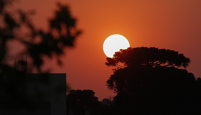 "Onda de calor" da América do Sul não será tão intensa no Paraná, aponta Simepar