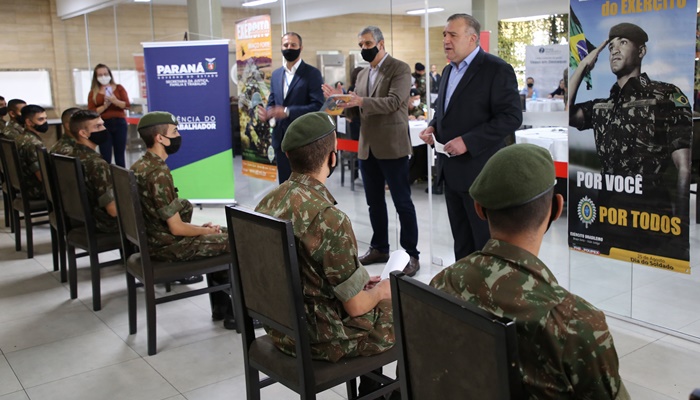 Mutirão encaminha 460 jovens que concluíram o serviço militar para vagas de emprego