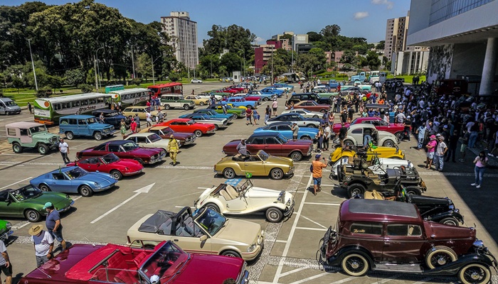 Detran-PR e Senatran lançam o novo modelo de placa preta para veículos de coleção