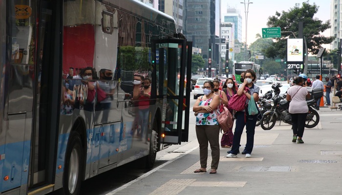 Senado aprova programa que financia passagens de idosos no transporte 