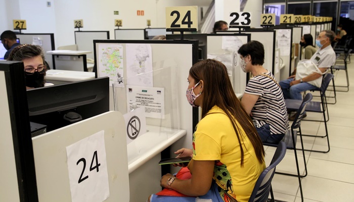 Agências do Trabalhador do Paraná oferecem 11.674 vagas de emprego com carteira assinada 