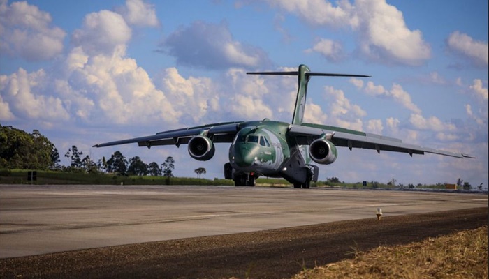 Avião da FAB que resgatará brasileiros decola hoje para a Polônia 