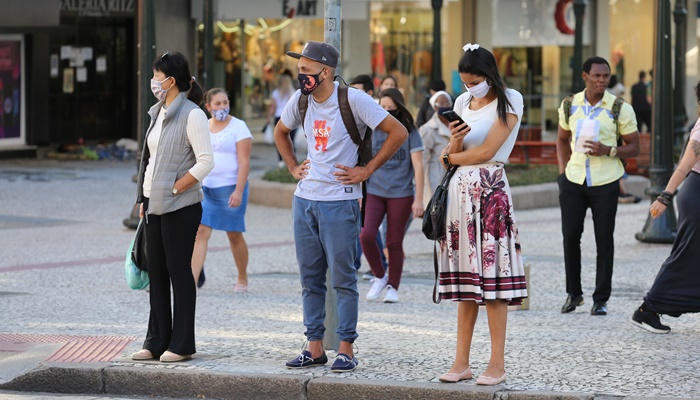 Governo propõe revogar a lei que impõe a obrigatoriedade do uso de máscaras no Paraná 