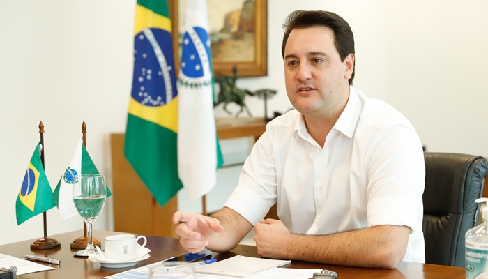 Governador sanciona lei que flexibiliza uso de máscaras; decreto libera uso em espaços abertos 