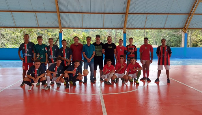 Catanduvas - Governo Municípal realiza melhorias em quadra de esportes no âmbito escolar do distrito de Ibiracema