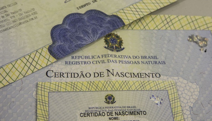 Brasil reduz subnotificação de nascimentos e mortes, indica IBGE 