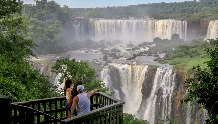 Turismo cresce 15,9% no primeiro bimestre deste ano no Paraná, aponta IBGE 