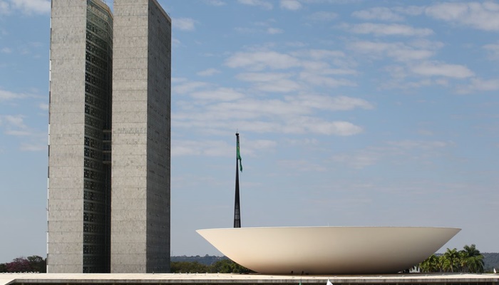 Senado pode criar CPI para investigar obras não concluídas