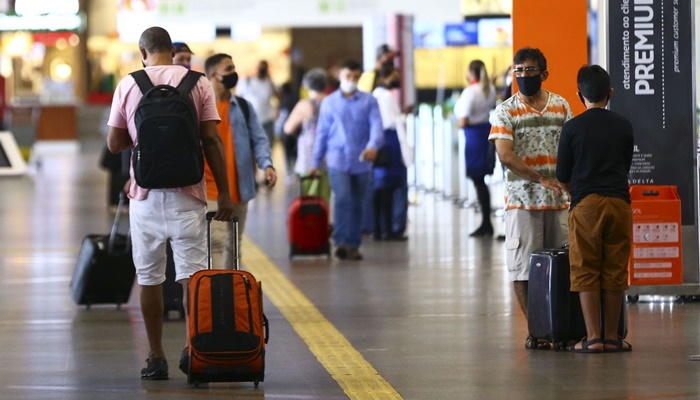 Páscoa movimenta aeroportos e terminais rodoviários