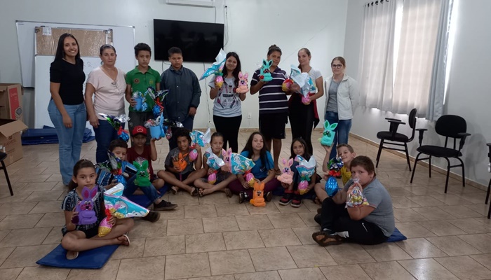 Rio Bonito - Assistência Social entrega doces ás crianças pela Páscoa