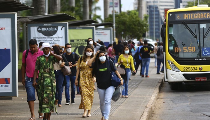 Conselhos de Saúde questionam fim da emergência da pandemia