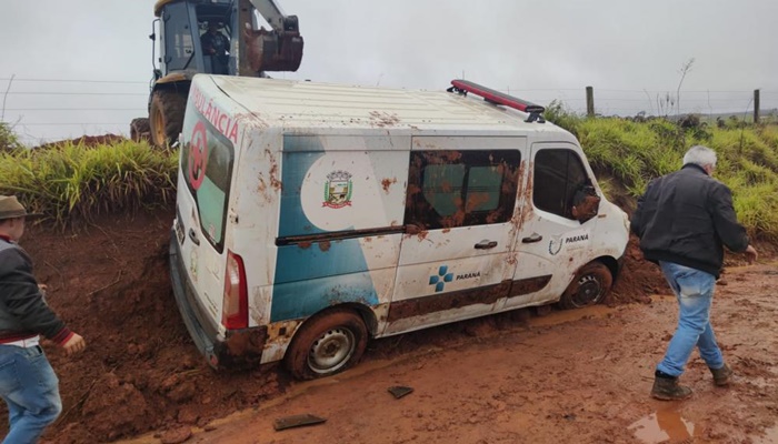 Reserva – Ambulância do município se envolve em acidente no interior 