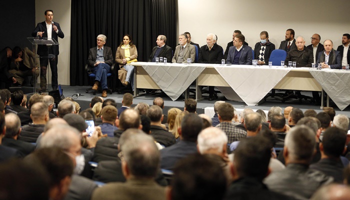  Governador ressalta importância da união com os municípios para o desenvolvimento do Paraná