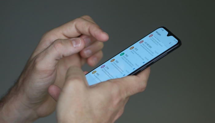Anatel faz consulta pública para padronizar carregadores de celular