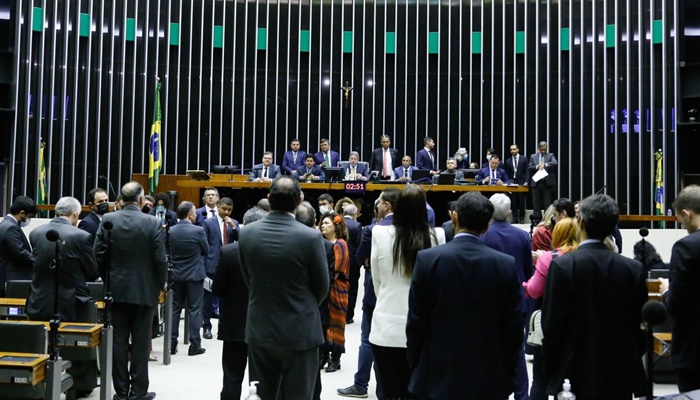 Congresso derruba vetos presidenciais de três leis