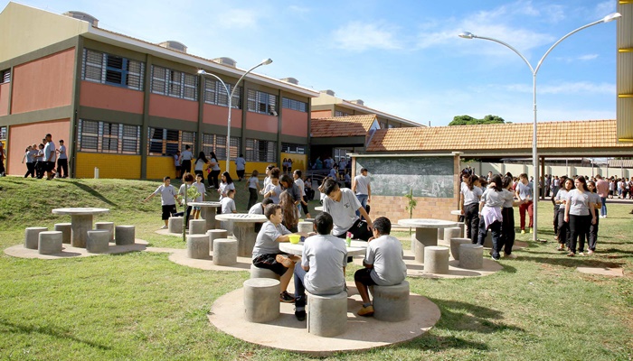  Alunos da rede estadual voltam às aulas nesta segunda-feira