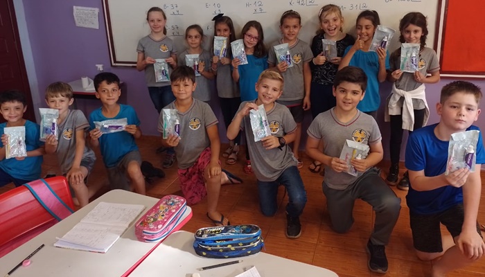 Rio Bonito - Programa Saúde na Escola- PSE faz a segunda etapa da entrega dos kits odontológicos