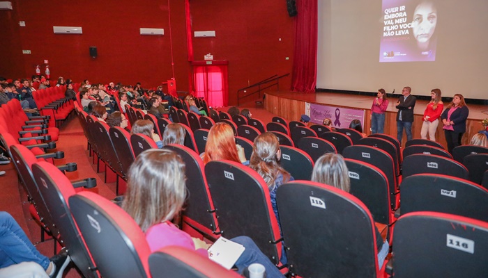 Laranjeiras - Secretaria de Assistência reúne dezenas de pessoas em evento alusivo ao “Agosto Lilás”