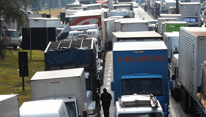 Transportadores rodoviários de carga não precisarão renovar registro