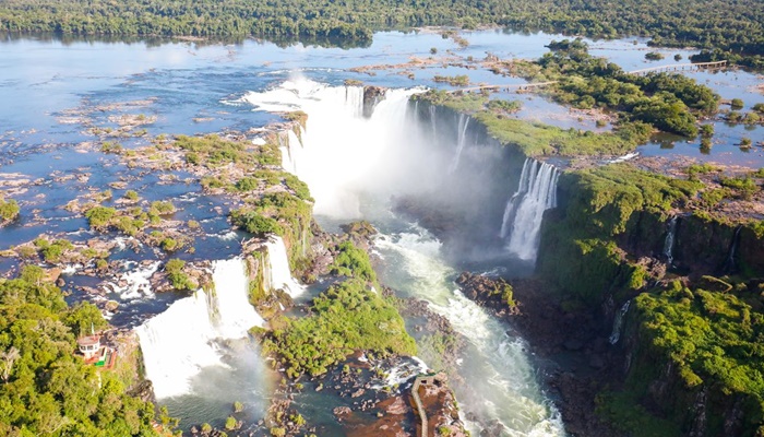 Parque Nacional do Iguaçu reabre atrações, após redução na vazão
