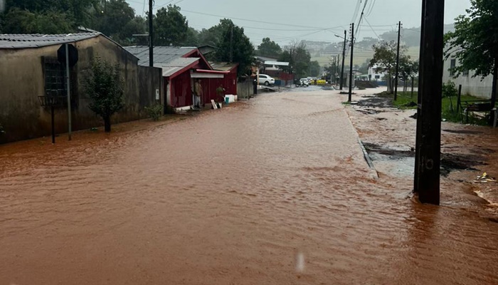 Chuvas intensas de outubro ultrapassam média histórica em quase todo o Paraná