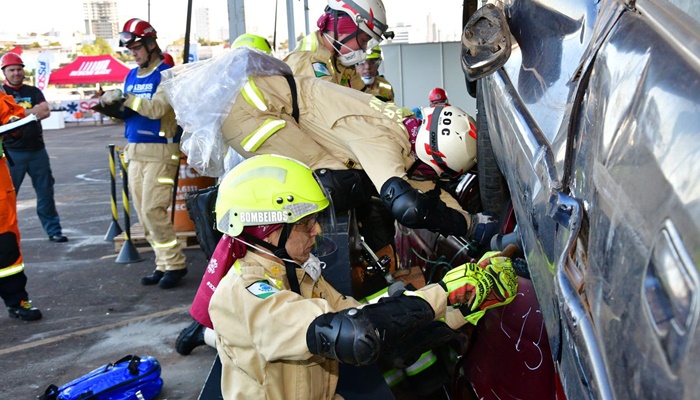  Bombeiros do Paraná se destacam em desafio nacional de resgate veicular