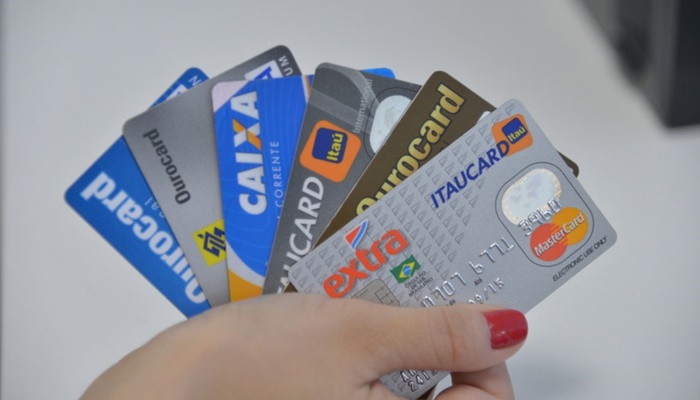 Pagamentos com cartões movimentam R$ 827 bilhões no 3º trimestre